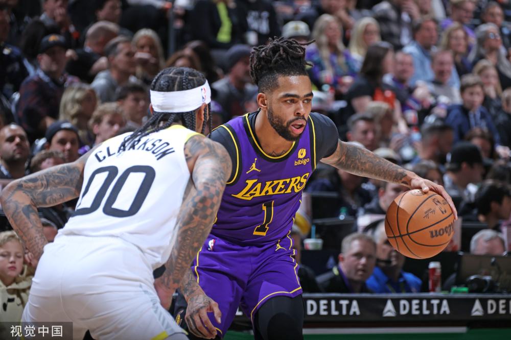 受新荣誉证 受新荣誉证