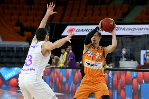 还是在防守 还是在防守